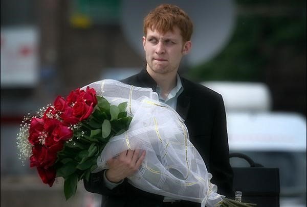 «Где же ее носит?..» – вот именно так он сейчас и думает «Где же ее носит?..» – вот именно так он сейчас и думает