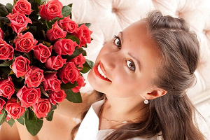 Когда девушкам дарят цветы, они расцветают! Когда девушкам дарят цветы, они расцветают!