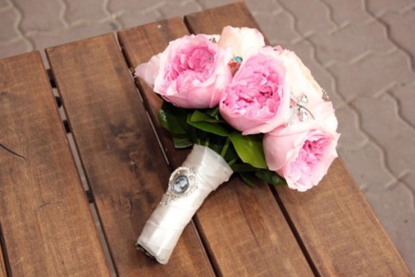 Букет на ножке цветы в пушкин бесплатная доставка