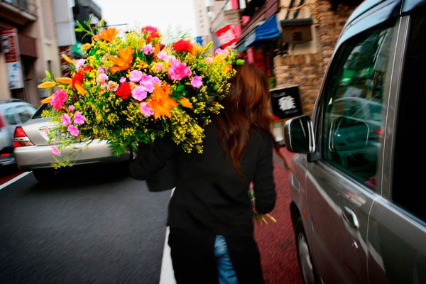 Доставка цветов на своем авто работа доставка цветов в екатеринбурге академический